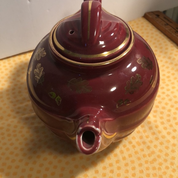 Vintage Hall burgundy and gold tea pot with hook lid - Picture 6 of 13